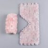 Masque yeux en quartz rose | ZenQuartz™ posé sur un plan