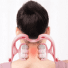 Femme utilisant le masseur cervical rose NeckBliss pour soulager les tensions cervicales