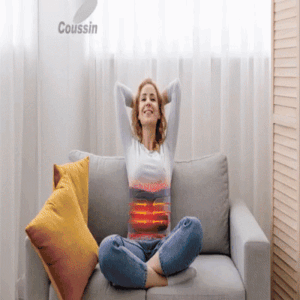 Démonstration d’un homme utilisant une ceinture lombaire chauffante : mise en place, activation des 3 modes de chauffage et de vibration, utilisation combinée, appui sur le bouton d’alimentation, ajout d’une extension, sécurité anti-fausses touches, nettoyage et exemples d’utilisation.