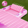 Zoom sur la base nervurée confortable d’un flotteur piscine gonflable