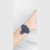 Bracelet anti-nausée ultra-léger, confortable et discret au poignet.