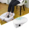 Femme utilisant le bain de pieds ionique Ionix Spa™ pour une détoxification et un moment de bien-être.