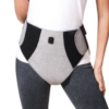 "Ceinture chauffante abdominale en tissu gris avec bouton frontal, portée autour de la taille pour apaiser les douleurs et tensions musculaires"