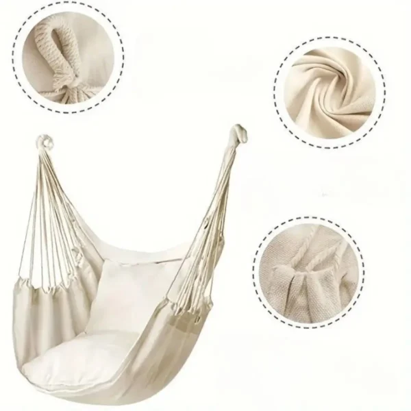 Chaise hamac suspendue crème avec coussin, détails des cordes et du tissu en gros plan
