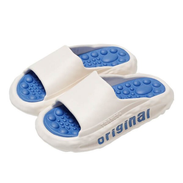 Chaussons femmes blancs semelle bleue, design massant et ergonomique KushySlip.