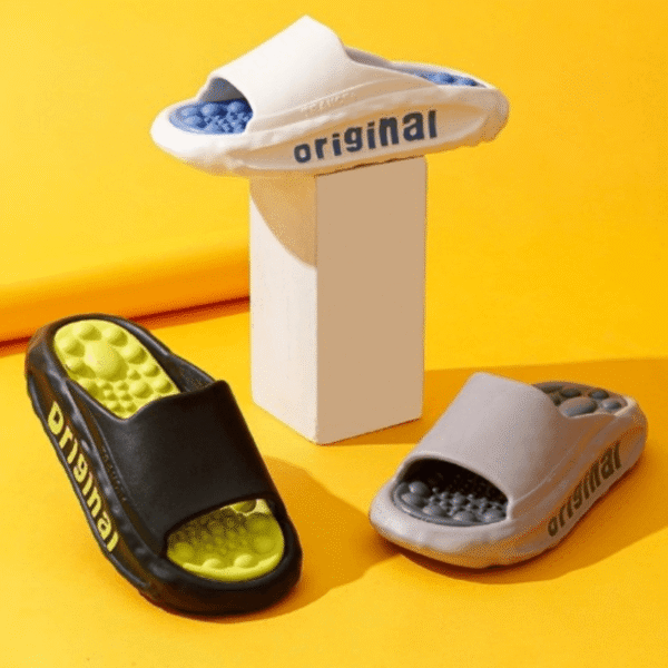 Chaussons femmes KushySlip avec rebond amortissant et semelle massante.