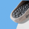 Chaussons femmes KushySlip avec semelle intérieure ergonomique à reliefs massants.